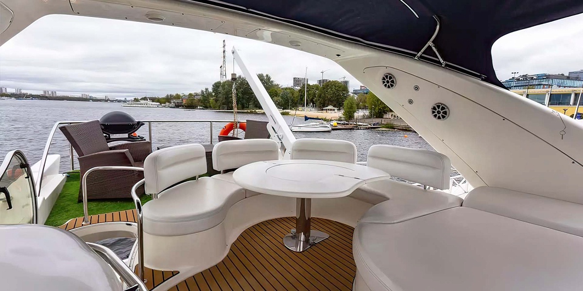 Аренда моторной яхты Azimut 68 В Москве